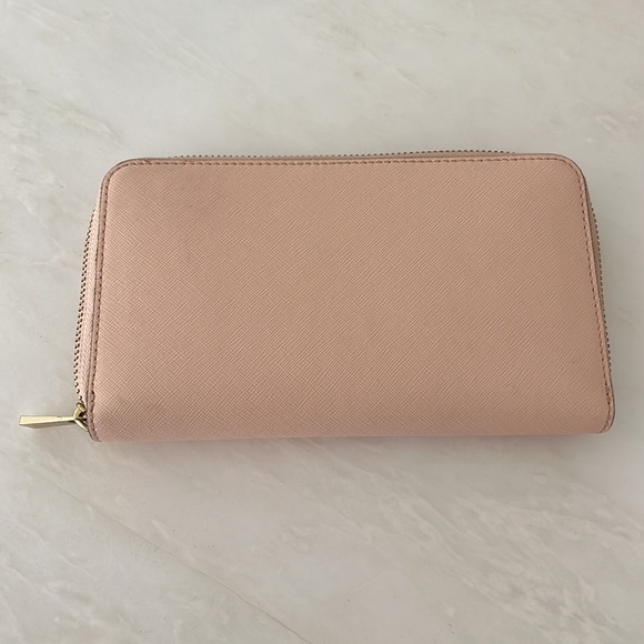 Blush pink Tory Burch wallet. - Picture 3 of 4